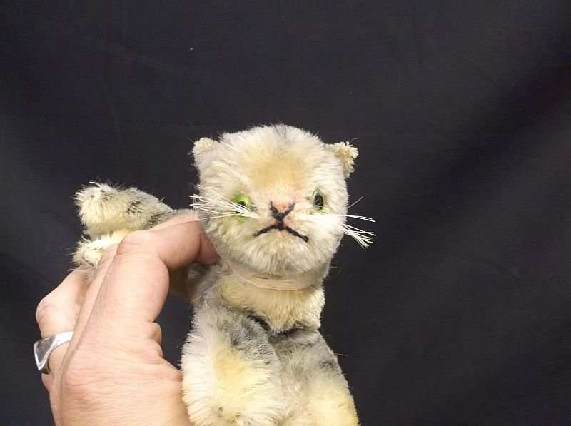 3 STEIFF LIKE CATS ....1 STEIFF LIKE DOG AND A GENUINE STEIFF MONKEY WITH A BUTTON IN HIS EAR !!