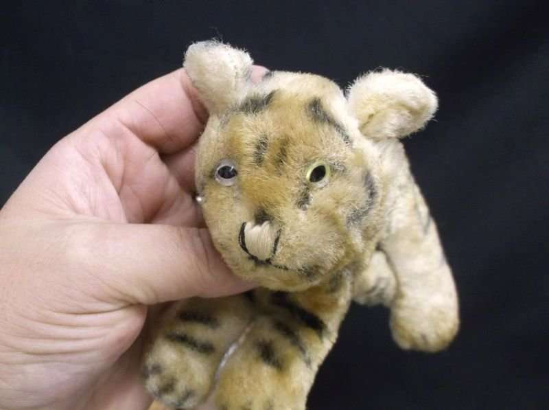 3 STEIFF LIKE CATS ....1 STEIFF LIKE DOG AND A GENUINE STEIFF MONKEY WITH A BUTTON IN HIS EAR !!