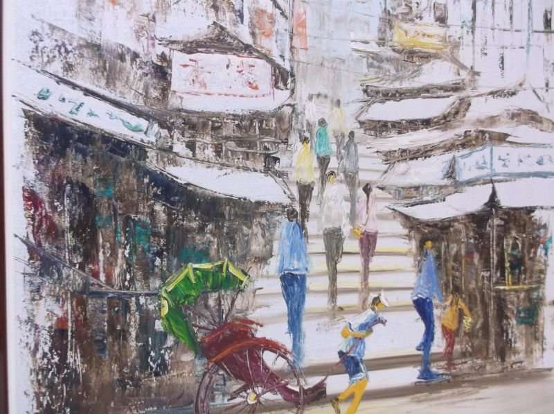 A CHARMING VINTAGE ORIGINAL ORIENTAL OIL PAINTING OF A TOWN & RICKSHAW SIGNED BY THE ARTIST