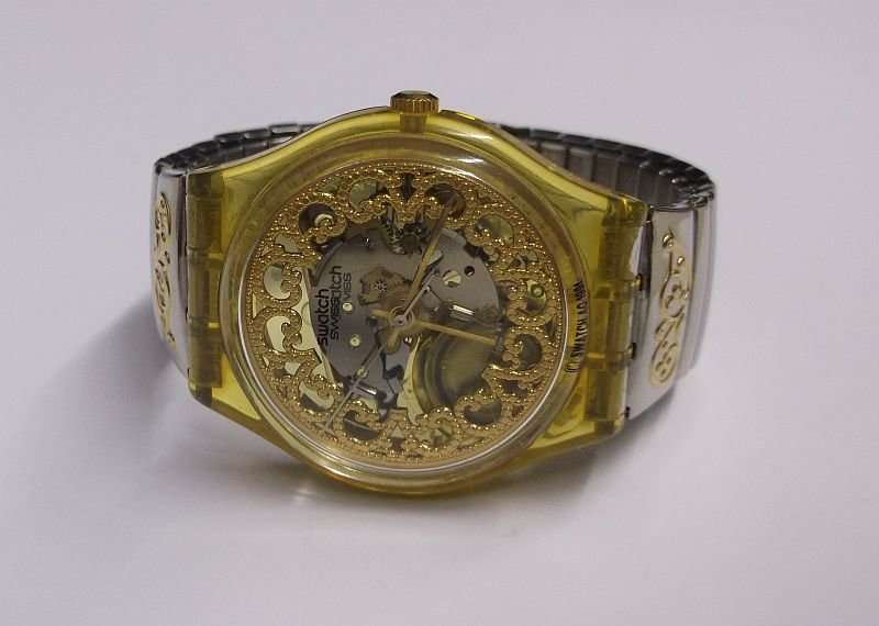 A TOTALLY AWESOME VINTAGE SWATCH WATCH IN ITS ORIGINAL CASE WITH MANUAL MADE IN 1991 ...$80 VALUE