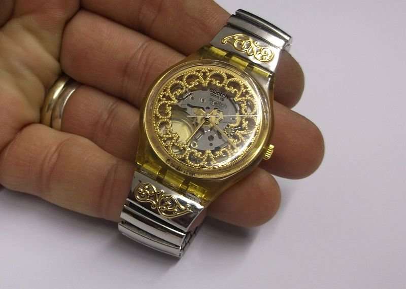 A TOTALLY AWESOME VINTAGE SWATCH WATCH IN ITS ORIGINAL CASE WITH MANUAL MADE IN 1991 ...$80 VALUE