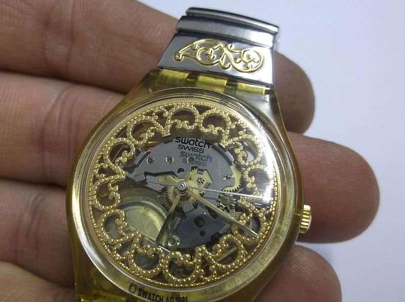 A TOTALLY AWESOME VINTAGE SWATCH WATCH IN ITS ORIGINAL CASE WITH MANUAL MADE IN 1991 ...$80 VALUE