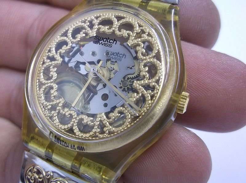 A TOTALLY AWESOME VINTAGE SWATCH WATCH IN ITS ORIGINAL CASE WITH MANUAL MADE IN 1991 ...$80 VALUE