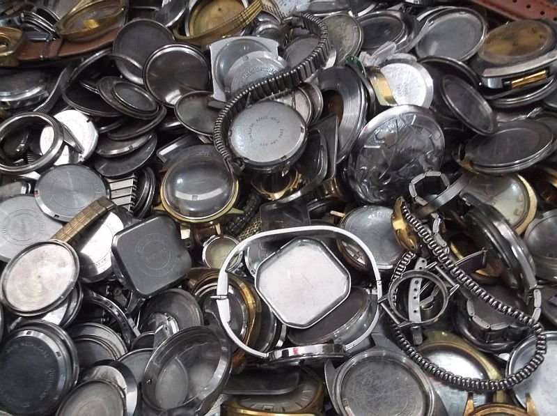 FOR THE WATCH ENTHUSIAST ...LITERALLY 1000`SSS OF WATCH PARTS N STRAPS...YOU ARE BIDDING FOR THE LOT