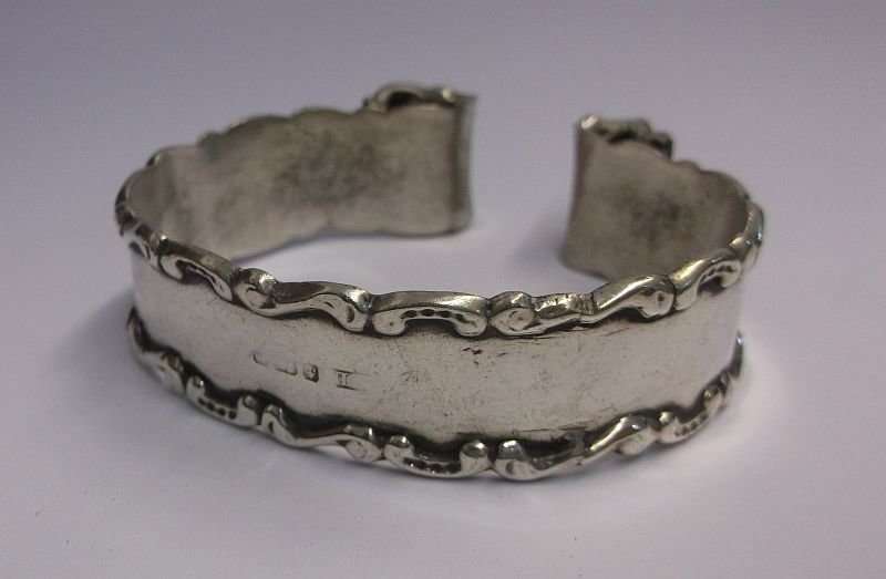 A COOL OLD HALLMARKED STERLING SILVER "BIG RING" TURNED BANGLE WITH SCROLL TYPE ENDS ...MUST SEE !!