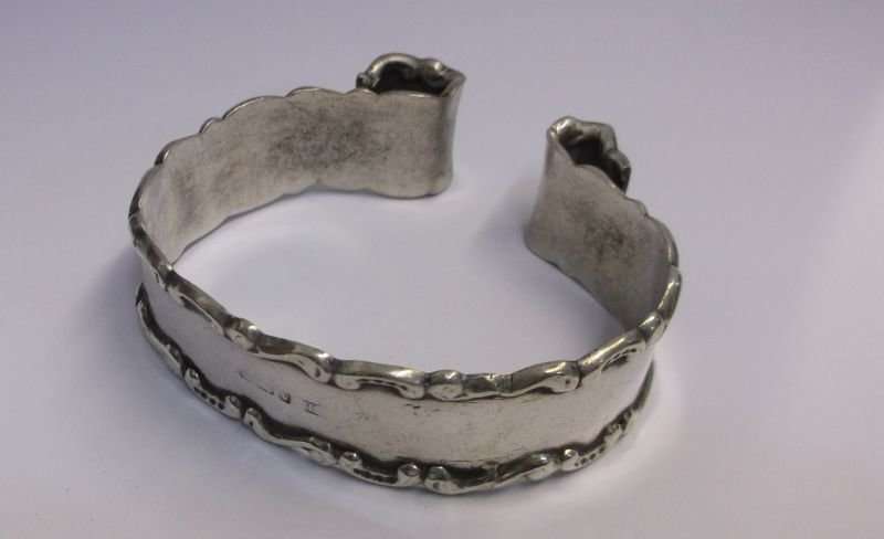 A COOL OLD HALLMARKED STERLING SILVER "BIG RING" TURNED BANGLE WITH SCROLL TYPE ENDS ...MUST SEE !!