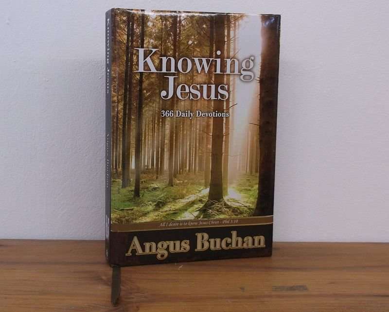 AN INSPIRATIONAL BOOK " KNOWING JESUS " BY WELL KNOWN EVANGELIST ANGUS BUCHAN .....GOOD QUALITY