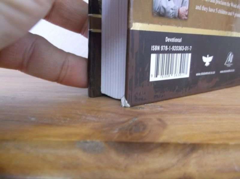 AN INSPIRATIONAL BOOK " KNOWING JESUS " BY WELL KNOWN EVANGELIST ANGUS BUCHAN .....GOOD QUALITY