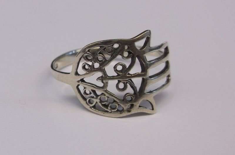 A TOTALLY COOL SOLID STERLING SILVER RING WITH FILIGREE TYPE DETAIL IN THE SHAPE OF A HAND !!!