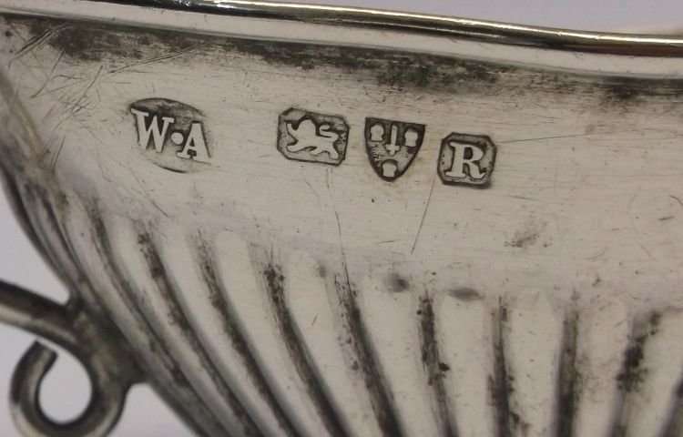 A CUTE ANTIQUE CHESTER HALLMARKED STERLING SILVER OPEN SALT DATED 1900 ....117 YEARS OLD !!!