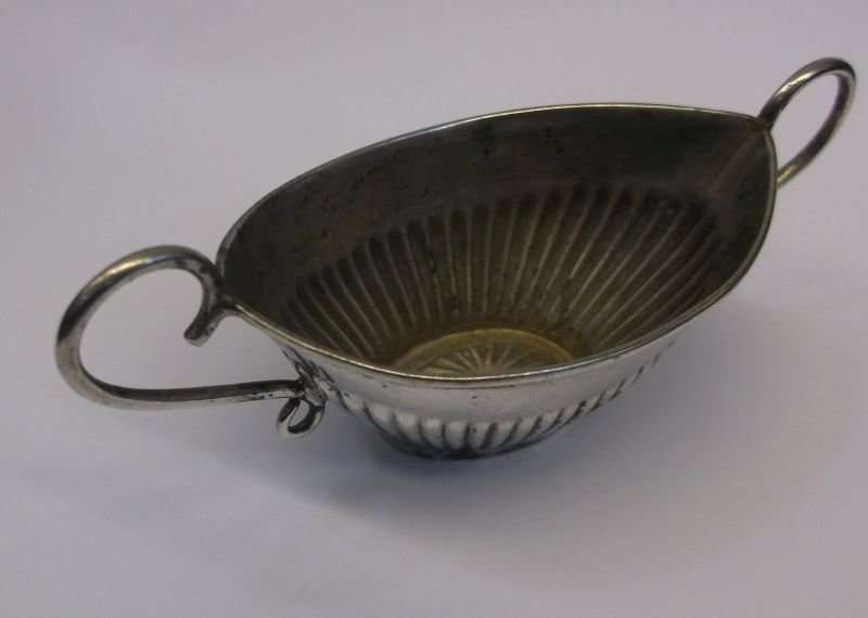 A CUTE ANTIQUE CHESTER HALLMARKED STERLING SILVER OPEN SALT DATED 1900 ....117 YEARS OLD !!!