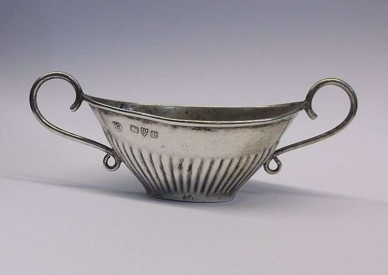 A CUTE ANTIQUE CHESTER HALLMARKED STERLING SILVER OPEN SALT DATED 1900 ....117 YEARS OLD !!!