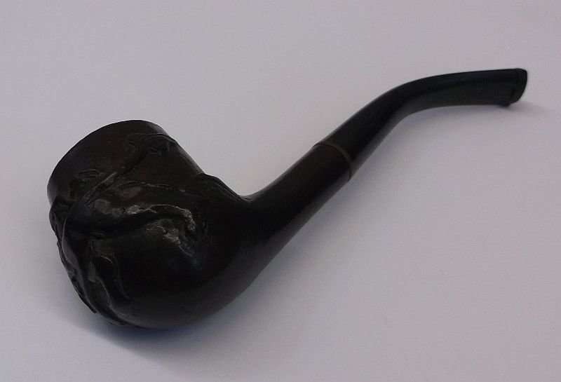 A COOL VINTAGE SMOKING PIPE BY GOLDENLEAF WITH CARVED LION MOTIF ....WICKED !!