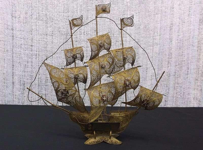 A FABULOUS INTRICATELY DETAILED VINTAGE FILIGREE GALLEON WITH SILVER PLAQUE ...STUNNING TO LOOK AT