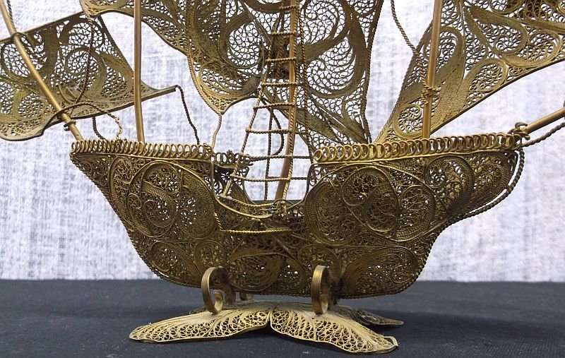 A FABULOUS INTRICATELY DETAILED VINTAGE FILIGREE GALLEON WITH SILVER PLAQUE ...STUNNING TO LOOK AT