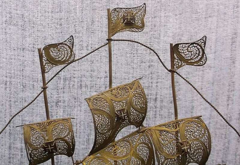 A FABULOUS INTRICATELY DETAILED VINTAGE FILIGREE GALLEON WITH SILVER PLAQUE ...STUNNING TO LOOK AT