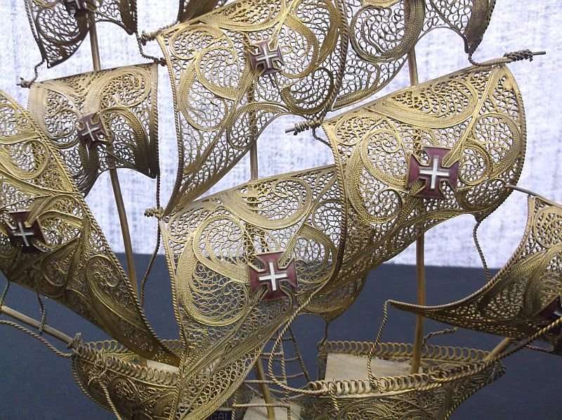 A FABULOUS INTRICATELY DETAILED VINTAGE FILIGREE GALLEON WITH SILVER PLAQUE ...STUNNING TO LOOK AT