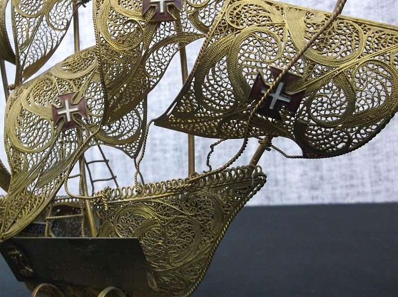 A FABULOUS INTRICATELY DETAILED VINTAGE FILIGREE GALLEON WITH SILVER PLAQUE ...STUNNING TO LOOK AT