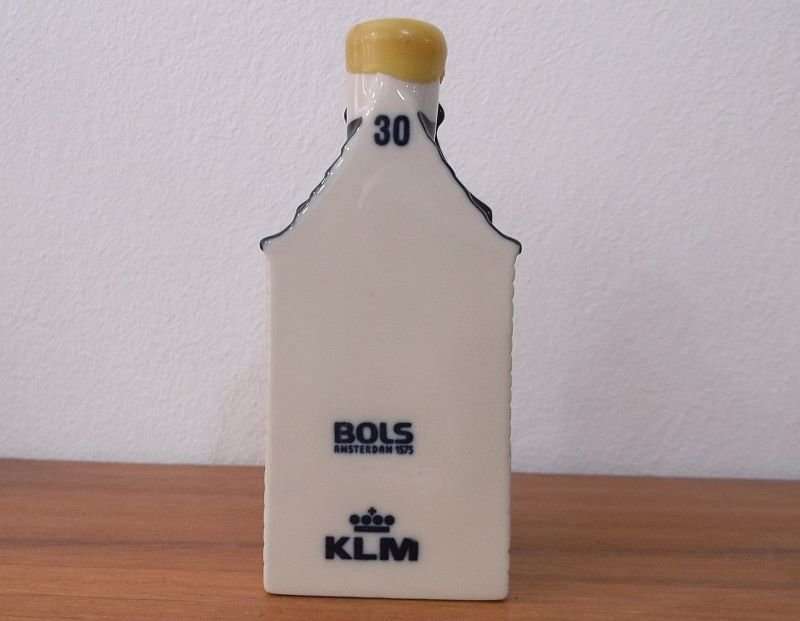 A SUPERB SEALED VINTAGE DELFT BLUE HOUSE MADE FOR KLM ....FILLED WITH BOLS BRANDY !!! OH YEAH !!!