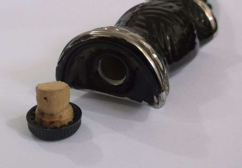 A SERIOUSLY COOL VINTAGE PORCELAIN WHISKY FLASK IN THE SHAPE OF A SCOTTISH DIRK ...AI