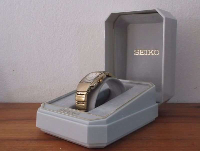 WOW !!! A STUNNING GOLD PLATED LADIES SEIKO WRISTWATCH IN EXCELLENT CONDITION WITH ORIGINAL BOX !!
