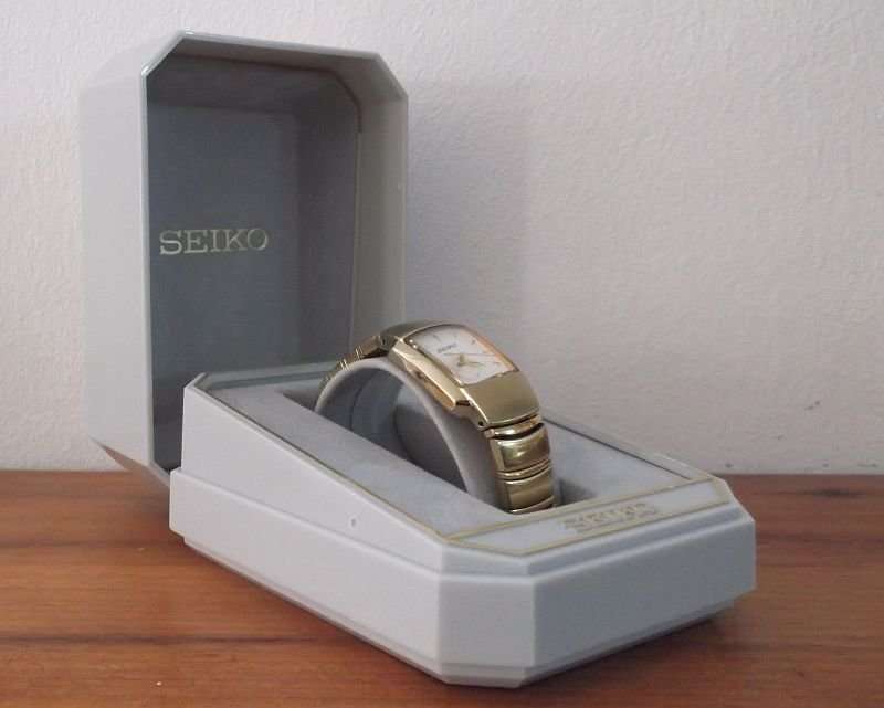 WOW !!! A STUNNING GOLD PLATED LADIES SEIKO WRISTWATCH IN EXCELLENT CONDITION WITH ORIGINAL BOX !!