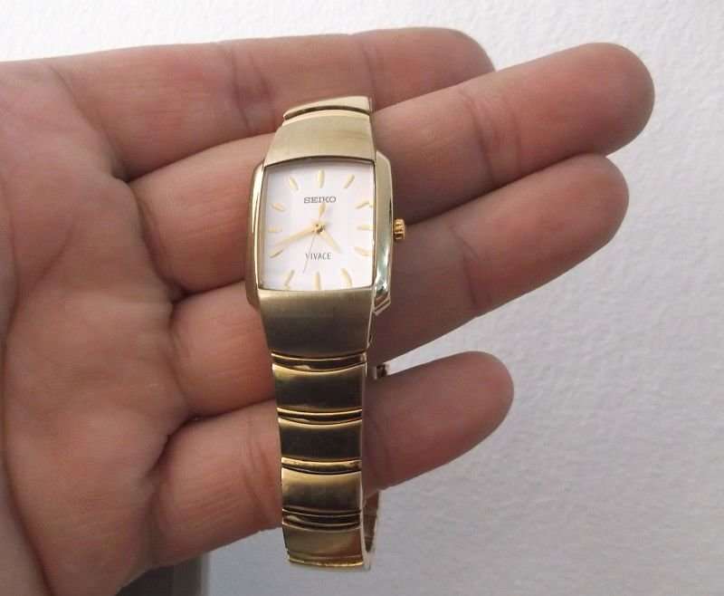 WOW !!! A STUNNING GOLD PLATED LADIES SEIKO WRISTWATCH IN EXCELLENT CONDITION WITH ORIGINAL BOX !!
