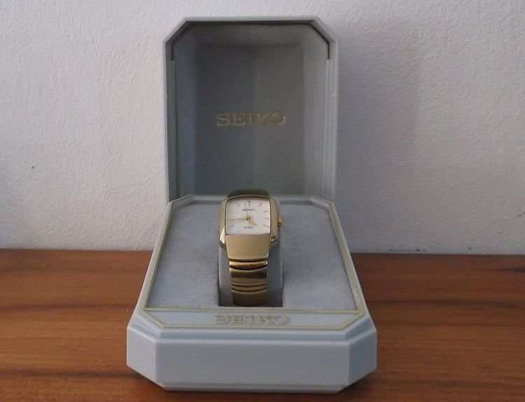 WOW !!! A STUNNING GOLD PLATED LADIES SEIKO WRISTWATCH IN EXCELLENT CONDITION WITH ORIGINAL BOX !!