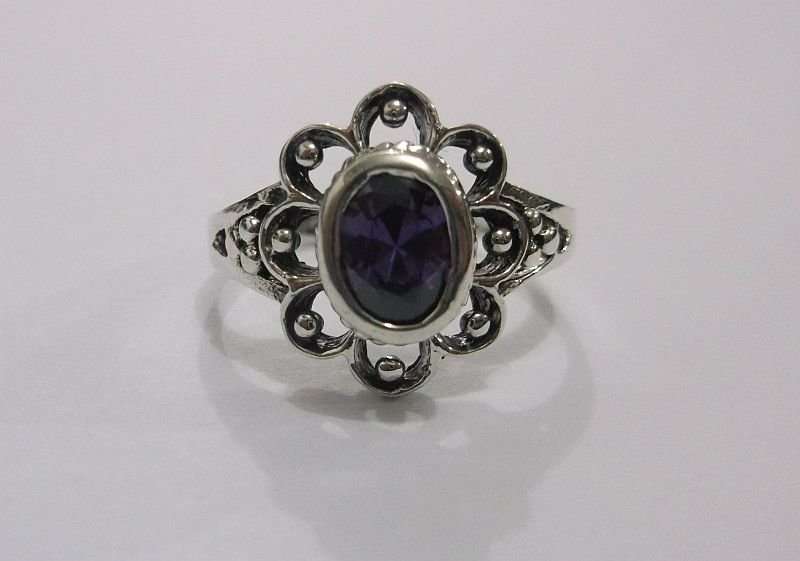 A GORGEOUS SOLID STERLING SILVER RING SET WITH A FACETED PURPLE STONE ...AWESOME !!!