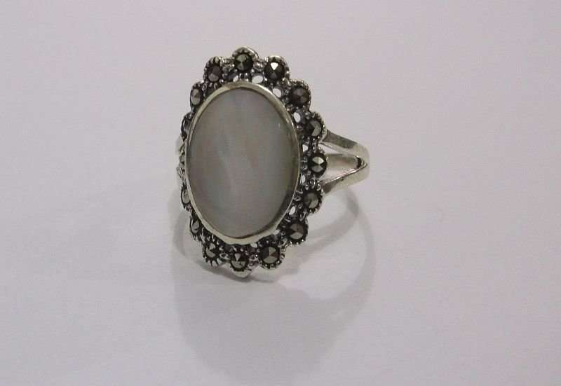 A STUNNING SOLID STERLING SILVER RING WITH MOTHER OF PEARL LOOK INLAY AND MARCASITE ...MUST SEE !!!