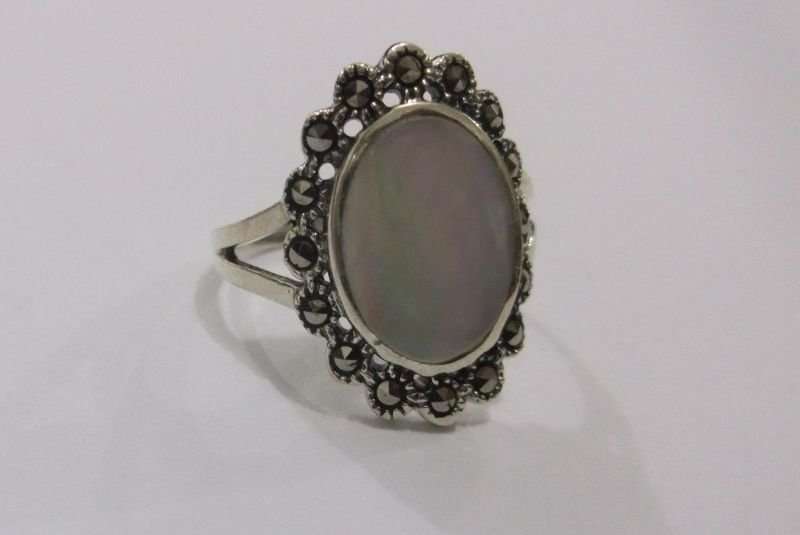 A STUNNING SOLID STERLING SILVER RING WITH MOTHER OF PEARL LOOK INLAY AND MARCASITE ...MUST SEE !!!