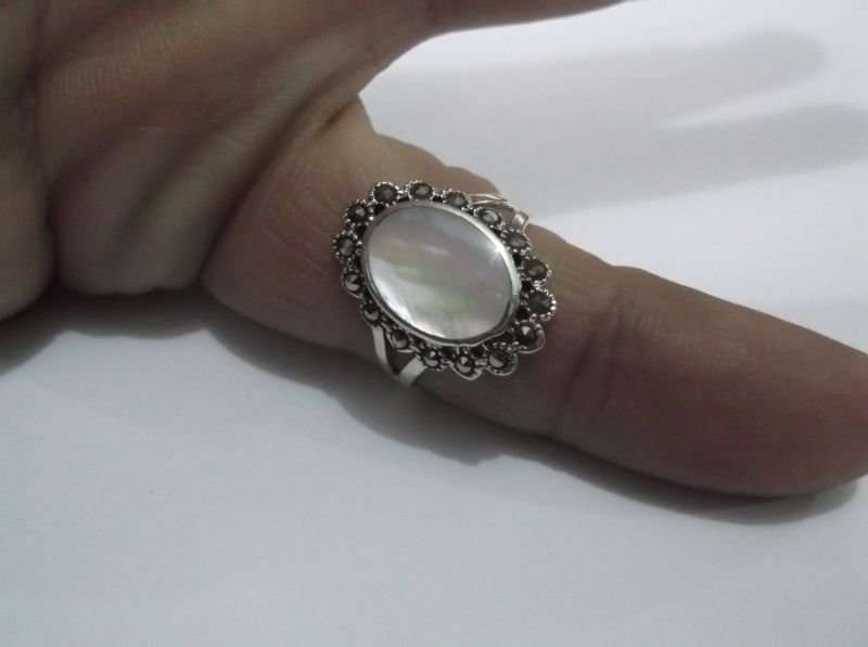 A STUNNING SOLID STERLING SILVER RING WITH MOTHER OF PEARL LOOK INLAY AND MARCASITE ...MUST SEE !!!