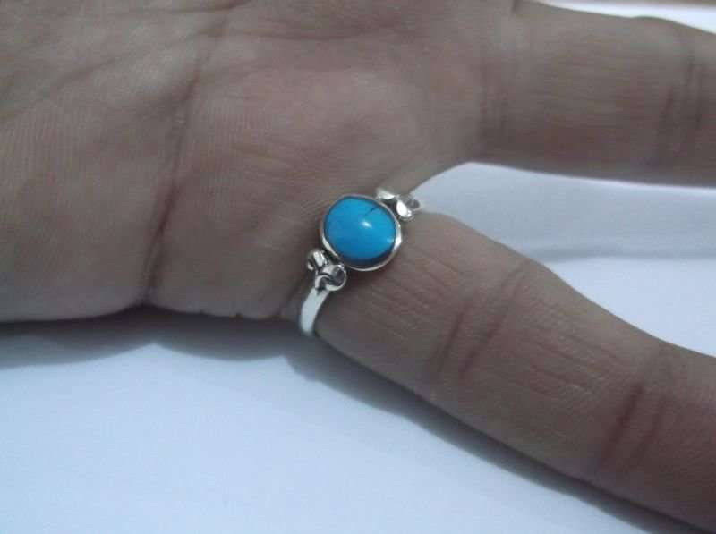 A FANTASTIC SOLID STERLING SILVER RING SET WITH A COOL TURQUOISE LOOK INLAY ...STUNNER !!
