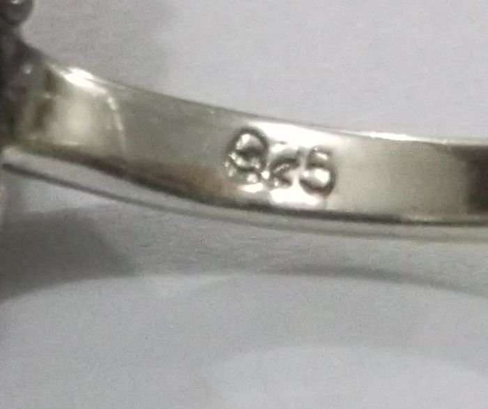 AN AWESOME SOLID STERLING SILVER RING WITH A STRIKING FACETED RED STONE ...MUST HAVE !!!