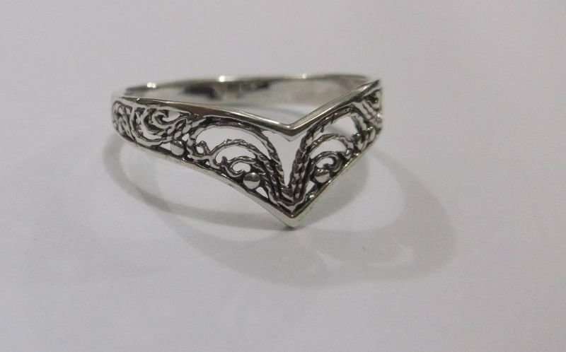 A LOVELY SOLID STERLING SILVER RING WITH FILIGREE DETAIL AND POINTED TIP ...SOMETHING DIFFERENT