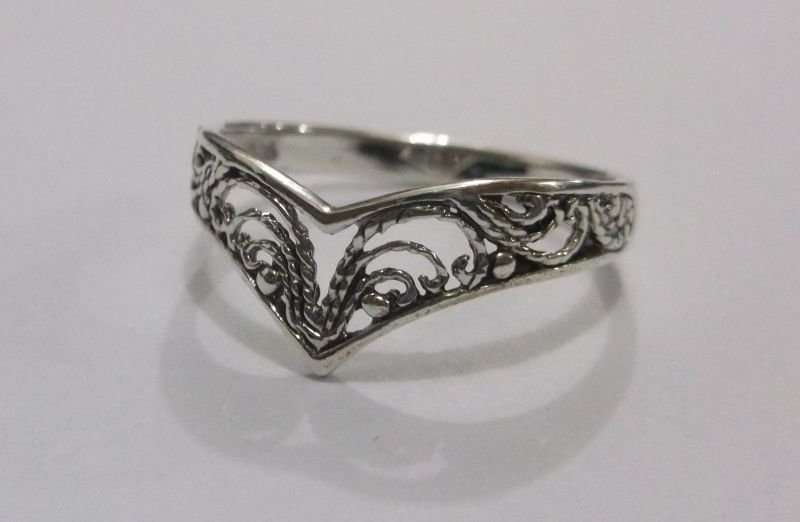 A LOVELY SOLID STERLING SILVER RING WITH FILIGREE DETAIL AND POINTED TIP ...SOMETHING DIFFERENT