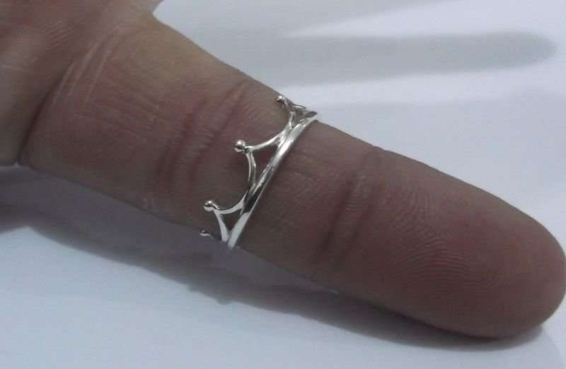 NEW DESIGN !! A SOLID STERLING SILVER RING FORMED AS A " ROYAL " CROWN ...TOO COOL !!