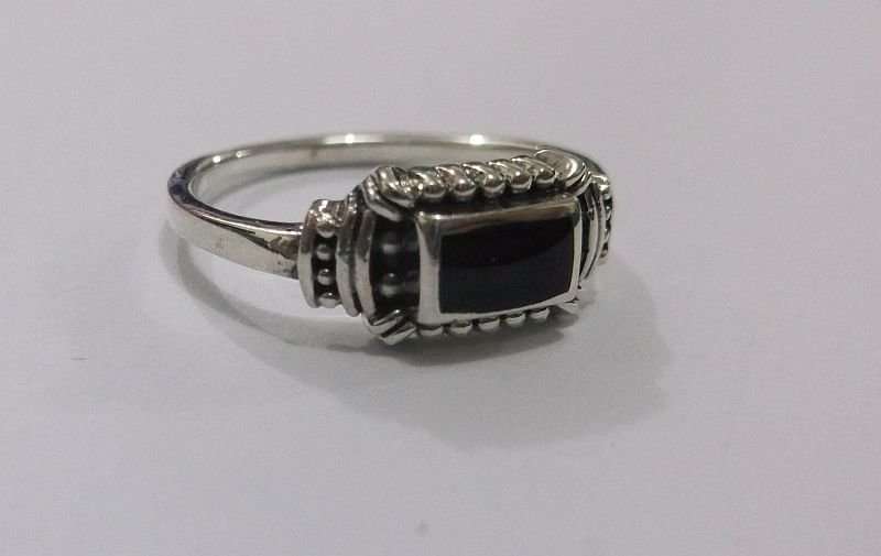 A GOOD LOOKING SOLID STERLING SILVER RING WITH ONYX LOOK INLAY ...GREAT QUALITY !!