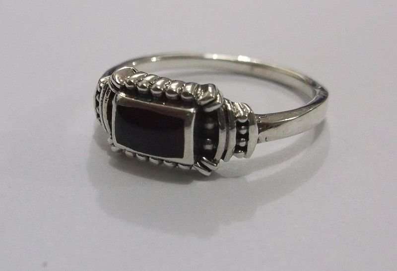 A GOOD LOOKING SOLID STERLING SILVER RING WITH ONYX LOOK INLAY ...GREAT QUALITY !!