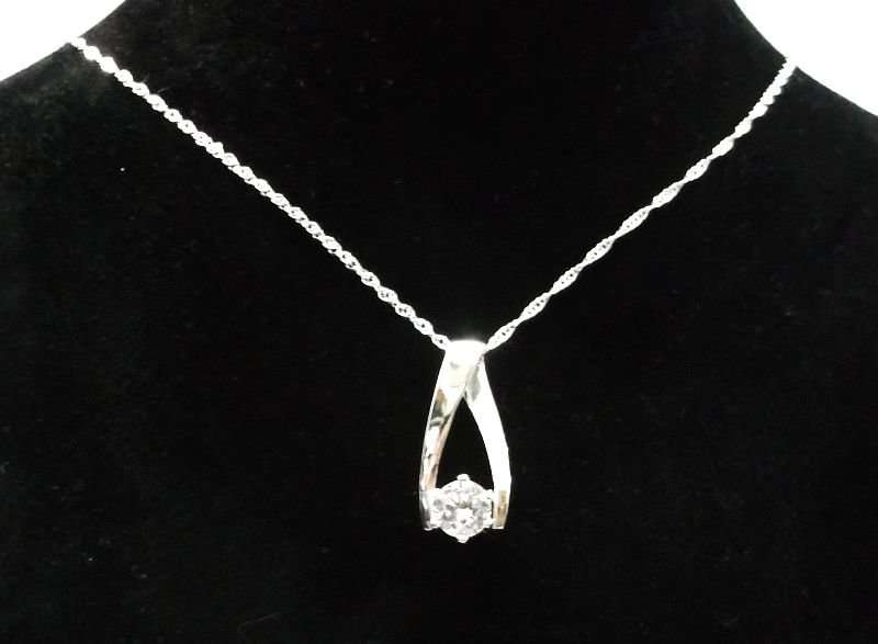 CLASSY STERLING SILVER PENDANT WITH FACETED CLEAR STONE PLUS A 45 CM STERLING SILVER NECKLACE...WOW