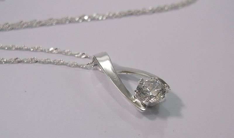 CLASSY STERLING SILVER PENDANT WITH FACETED CLEAR STONE PLUS A 45 CM STERLING SILVER NECKLACE...WOW