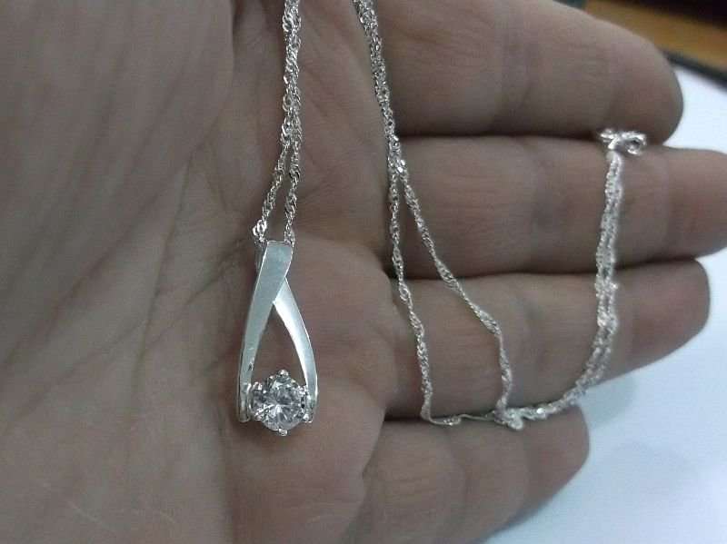 CLASSY STERLING SILVER PENDANT WITH FACETED CLEAR STONE PLUS A 45 CM STERLING SILVER NECKLACE...WOW