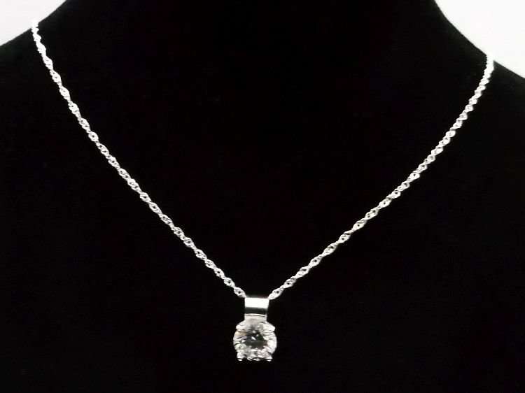 CLASSY STERLING SILVER PENDANT SET WITH A FACETED CLEAR STONE PLUS A 45 CM STERLING SILVER NECKLACE