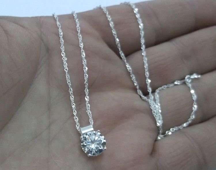 CLASSY STERLING SILVER PENDANT SET WITH A FACETED CLEAR STONE PLUS A 45 CM STERLING SILVER NECKLACE