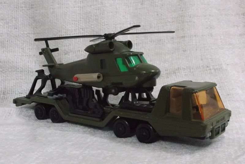 A TOTALLY COOL VINTAGE MATCHBOX LESNEY DIE CAST METAL MILITARY AIRCRAFT CARRIER AND HELICOPTER ..WOW