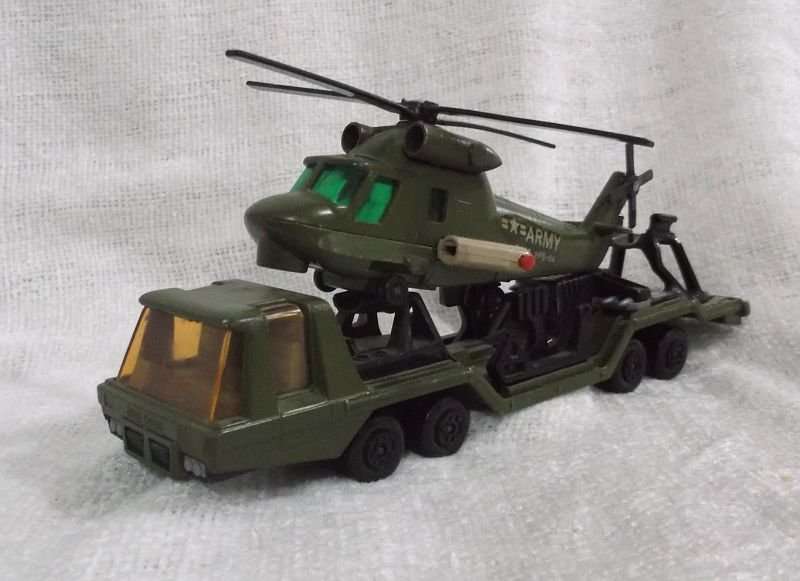 A TOTALLY COOL VINTAGE MATCHBOX LESNEY DIE CAST METAL MILITARY AIRCRAFT CARRIER AND HELICOPTER ..WOW