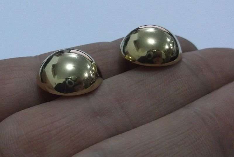 PRECIOUS !!! A LOVELY PAIR OF VINTAGE 9 CARAT GOLD DOME EARRINGS ...WOOOOW !!!