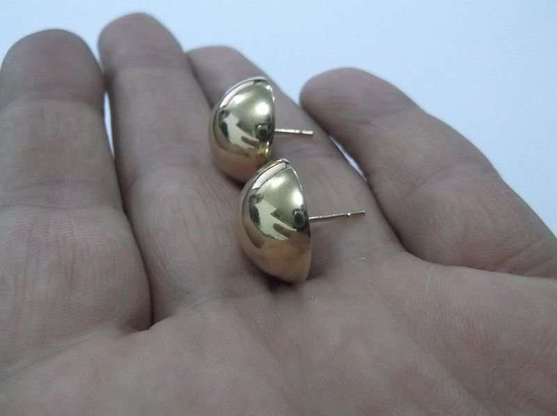 PRECIOUS !!! A LOVELY PAIR OF VINTAGE 9 CARAT GOLD DOME EARRINGS ...WOOOOW !!!