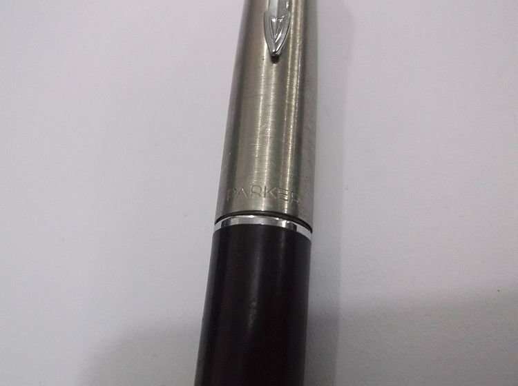 ..... A GRAND VINTAGE PARKER FOUNTAIN PEN IN GREAT CONDITION ....