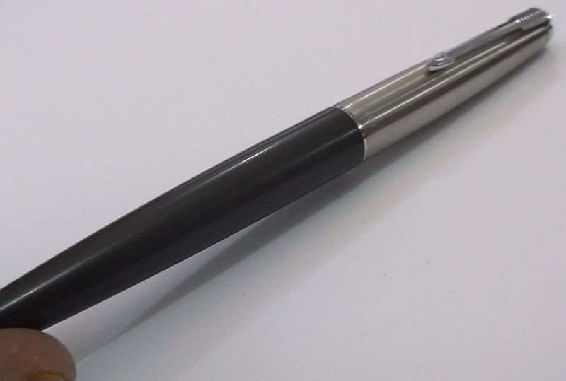 .....A VERY SMART VINTAGE PARKER FOUNTAIN PEN IN GOOD CONDITION .....